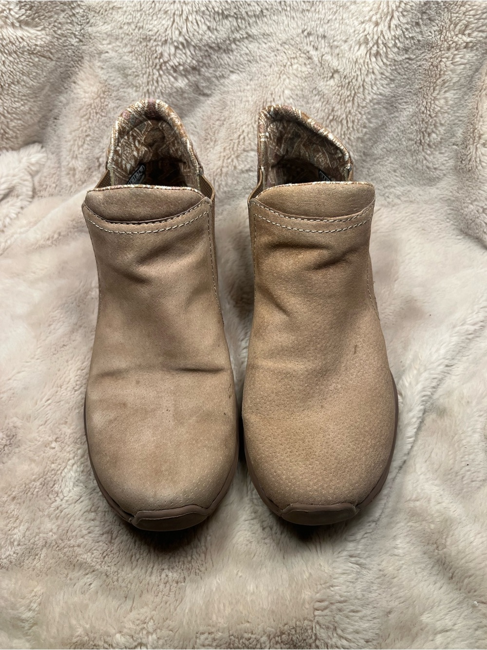 Skechers Chelsea boots size 9